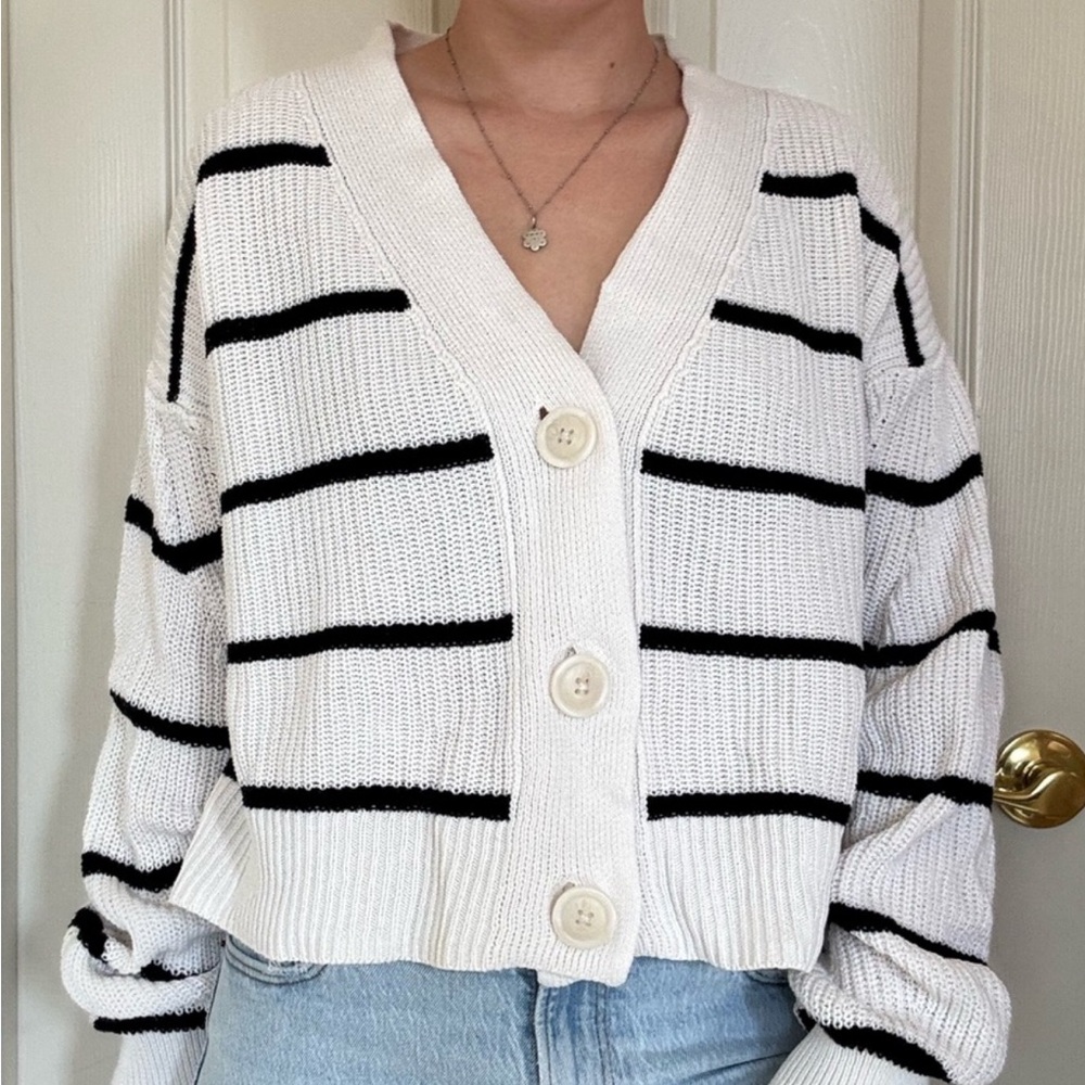 Universal Thread White and Black Striped V-Neck Button Cardigan